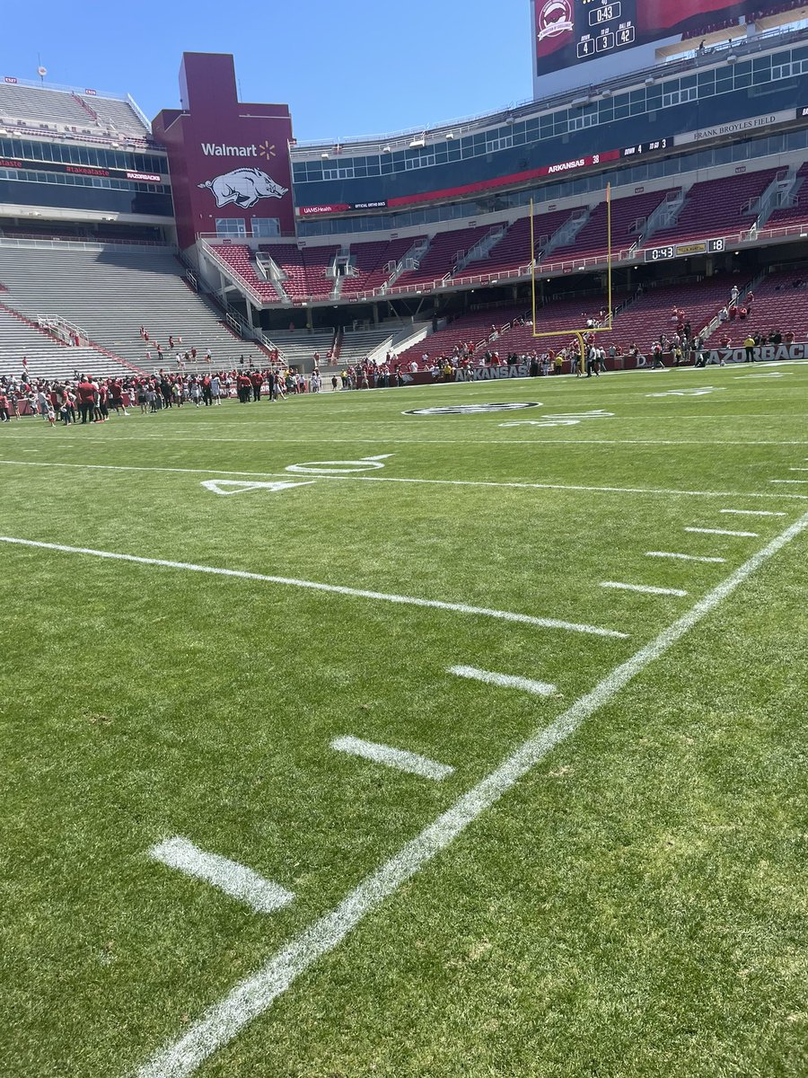 I had a awesome time at the University Of Arkansas spring game today. Thanks to @CoachMateos for having me out. @ChrisDufrene1 @ArRecruitingGuy @DannyWest247 @CoachSFogarty