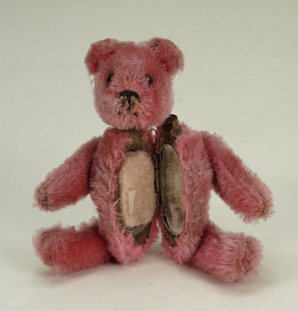 E.L.F.’s true crime themed Cosmetic Criminal kit isn’t coming back in stock, which is a shame b/c it would be interesting to display it next to the Schuco teddy.😂🧸Then again, disemboweling plushies to retrieve makeup is NOT a concept that should have been resurrected.😧