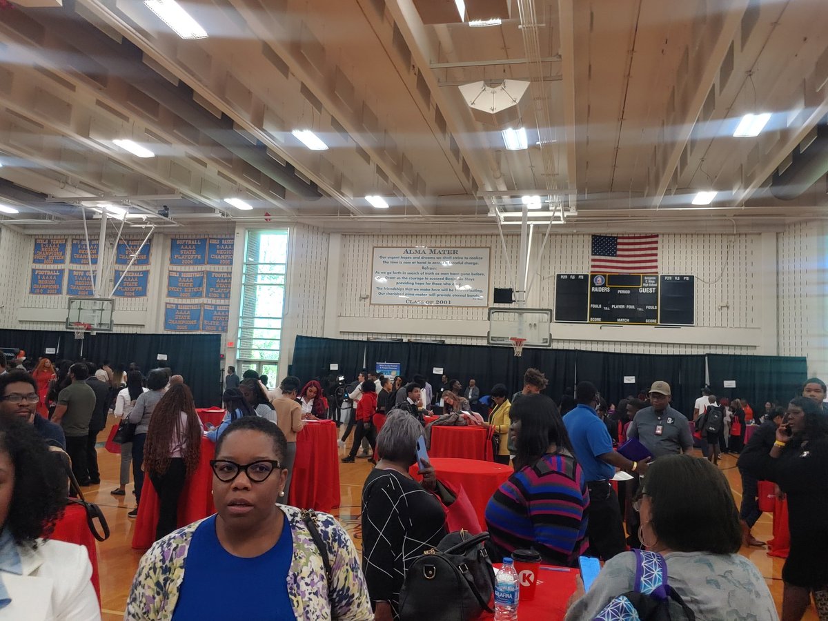 On The Hill 3200 job seekers were able to get hired on the spot and receive employment opportunities from our partners at Hartsfield-Jackson Airport Aviation Department. Shout out to Mayor Andre Dickens, @CityofAtlanta ,and @APSFam_Alumn 🙌 @BEMaysPRIDE @MckenzieMaysHS