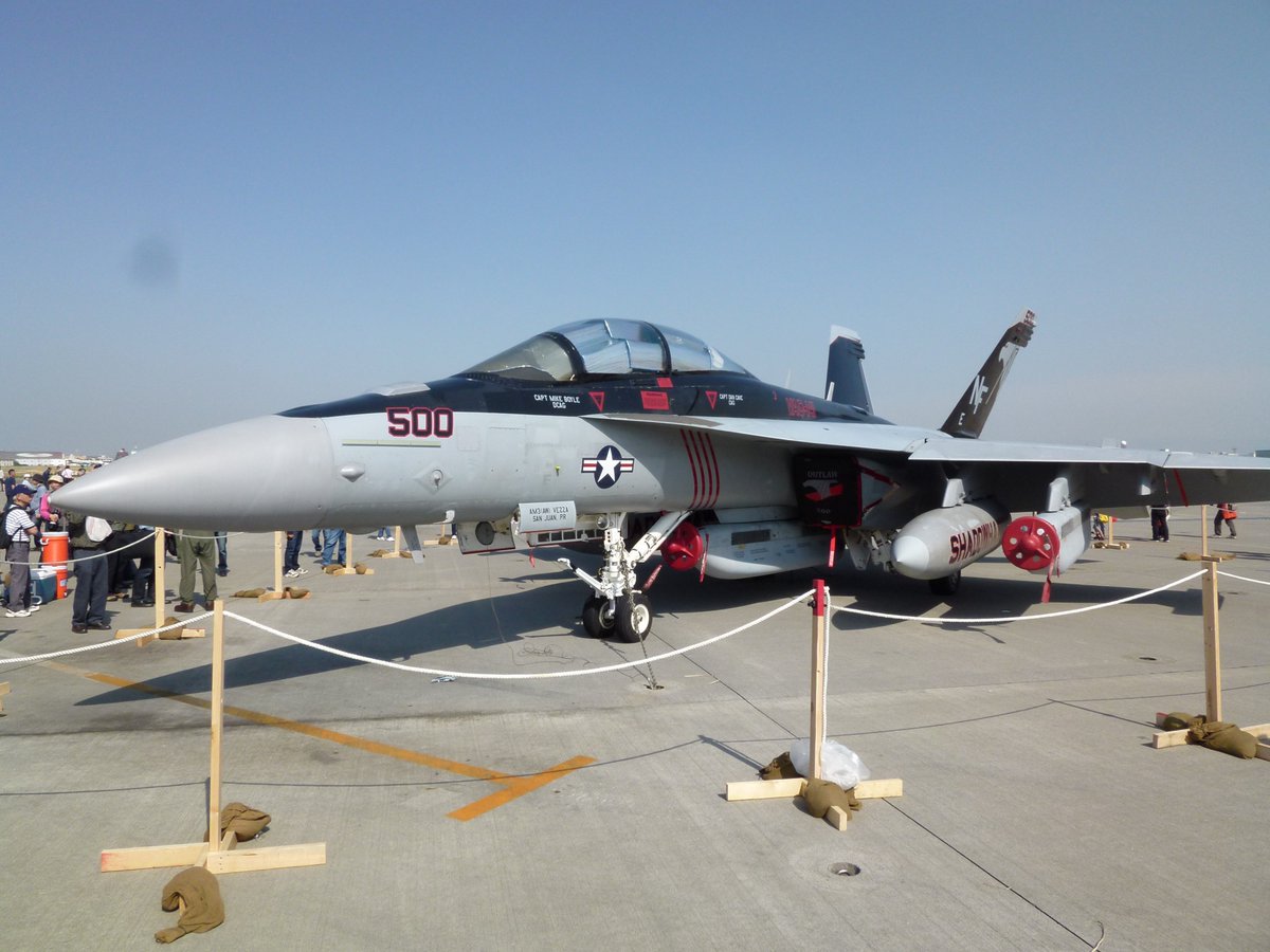 Sheffield_DD120's tweet photo. #土日はフォロワーさんが増えるらしい ＃岩国 #F18 ＃EA18G ＃VAQ141 #NAVY F/A18系列の戦闘機が好きです特に部隊では #ShadowHawks の塗装機が好みです！ https://t.co/74jR4DWJju