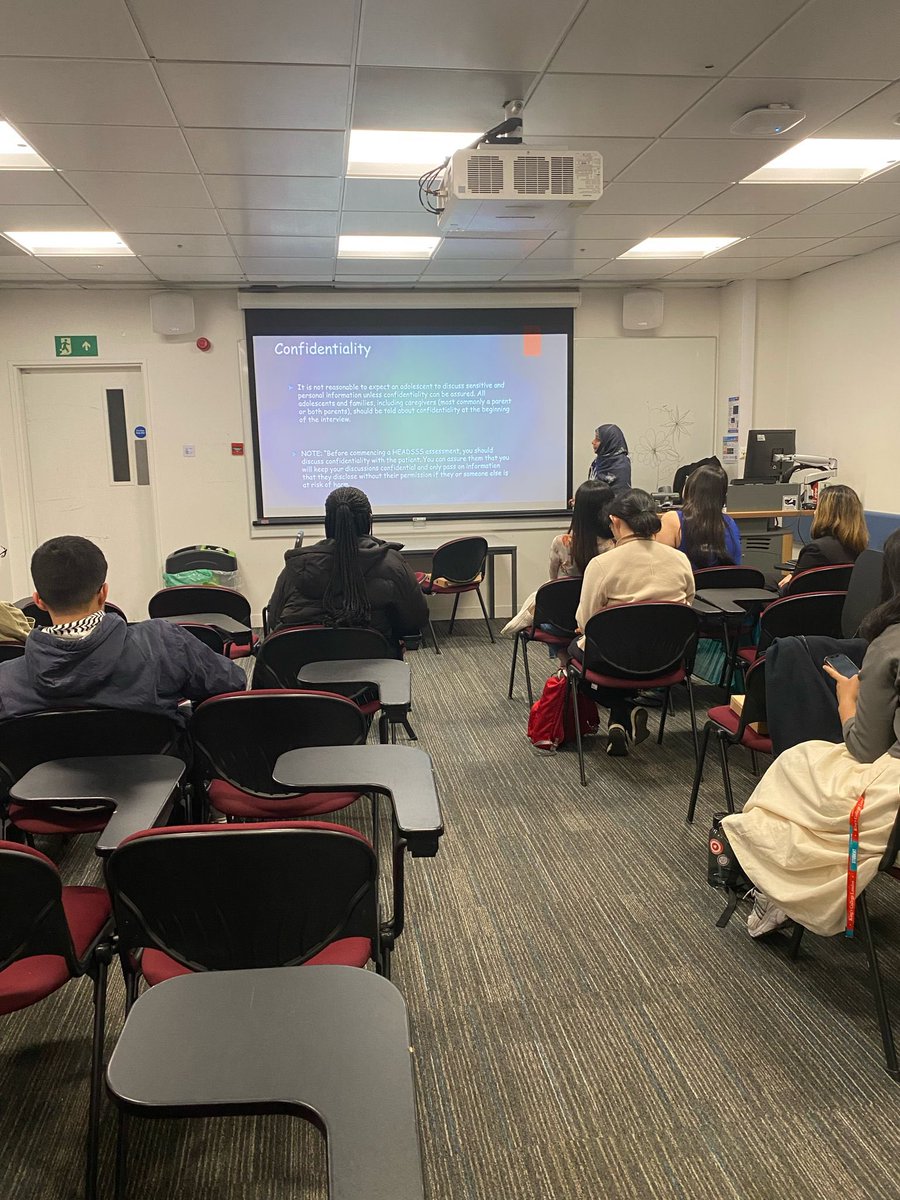 PaediatricsKCL's tweet photo. WORKSHOP #3 🌟

Practicing taking histories and completing HEADSSS assessments 📋

#tomorrowspaediatricians https://t.co/HnbLLmA57W