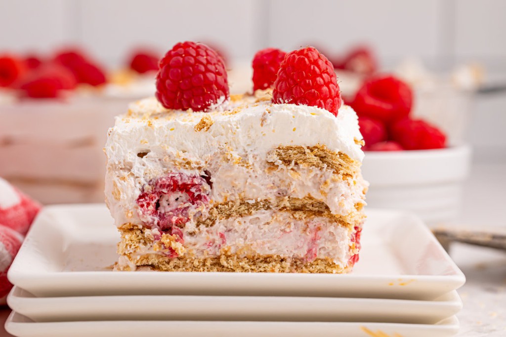 Get ready to dig into layers of deliciousness, including fresh raspberry, creamy whipped cream, and crunchy cookies for a taste and texture flavor blast. Read more 👉 amagicalmess.com/raspberry-iceb… #cake #dessert