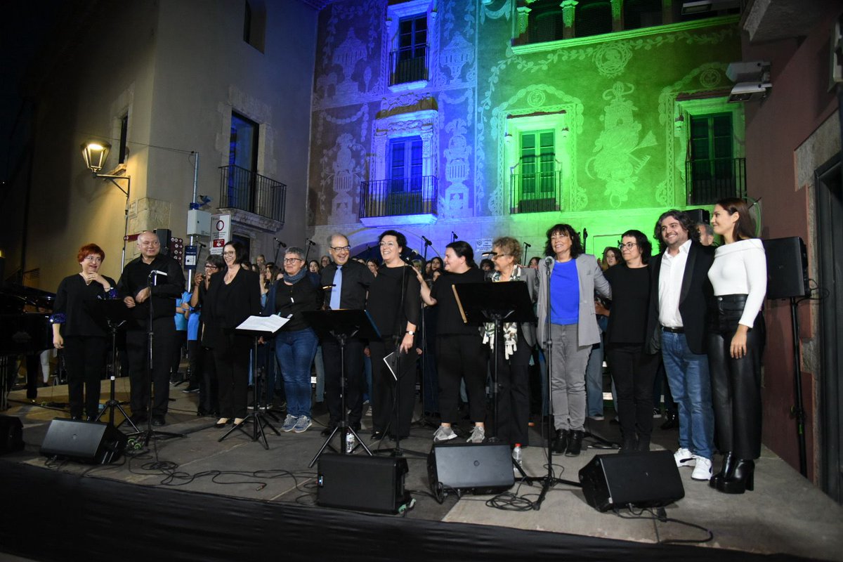 🎵🎶El Vendrell ha homenatjat Àngel Guimerà amb un concert en relació amb la seva vida i obra al c/ Quatre Fonts @CulturaVendrell @AnyAngelGuimera @lletres #elVendrell #AnyGuimerà