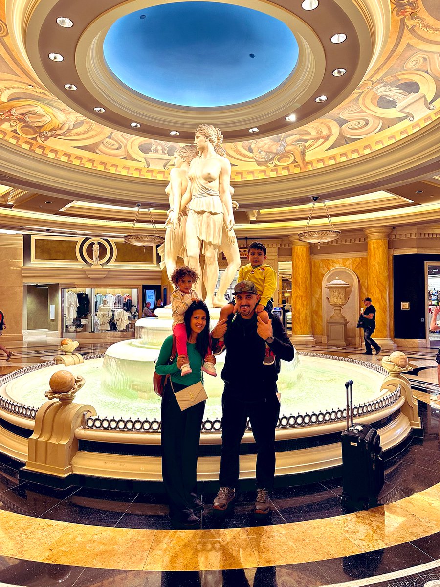 Topknife's tweet photo. Does #Ceaser live here ?
Nothing says Las Vegas more than the longest running show in Vegas @TCCACS greatest trauma conference to learn the most up to date care in trauma and mass casualty
Bringing @Sarah1Joseph and family is plus one all courtesy of @kmattox1 and #MaryAllen a majority of the money made from this conference goes to @AmCollSurgeons @acsTrauma scholarships looking forward to a great few days to learn and teach from over 1200 registered attendees