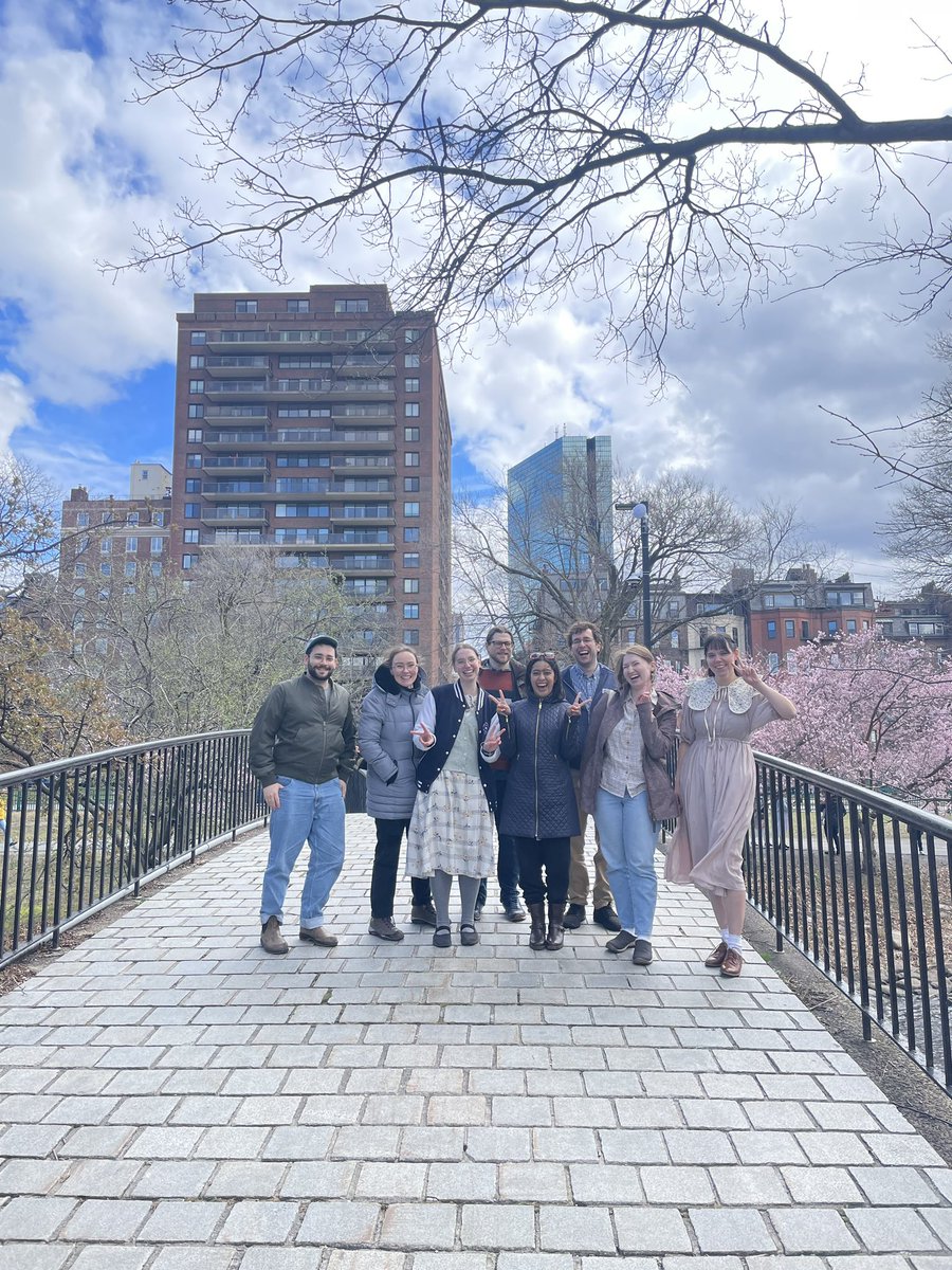 NEJETAA's tweet photo. Thanks to everyone who joined for our Hanami Picnic on the Esplanade! Join our discord for more events: https://t.co/akokq6EjIy https://t.co/PNjmU7tKj0