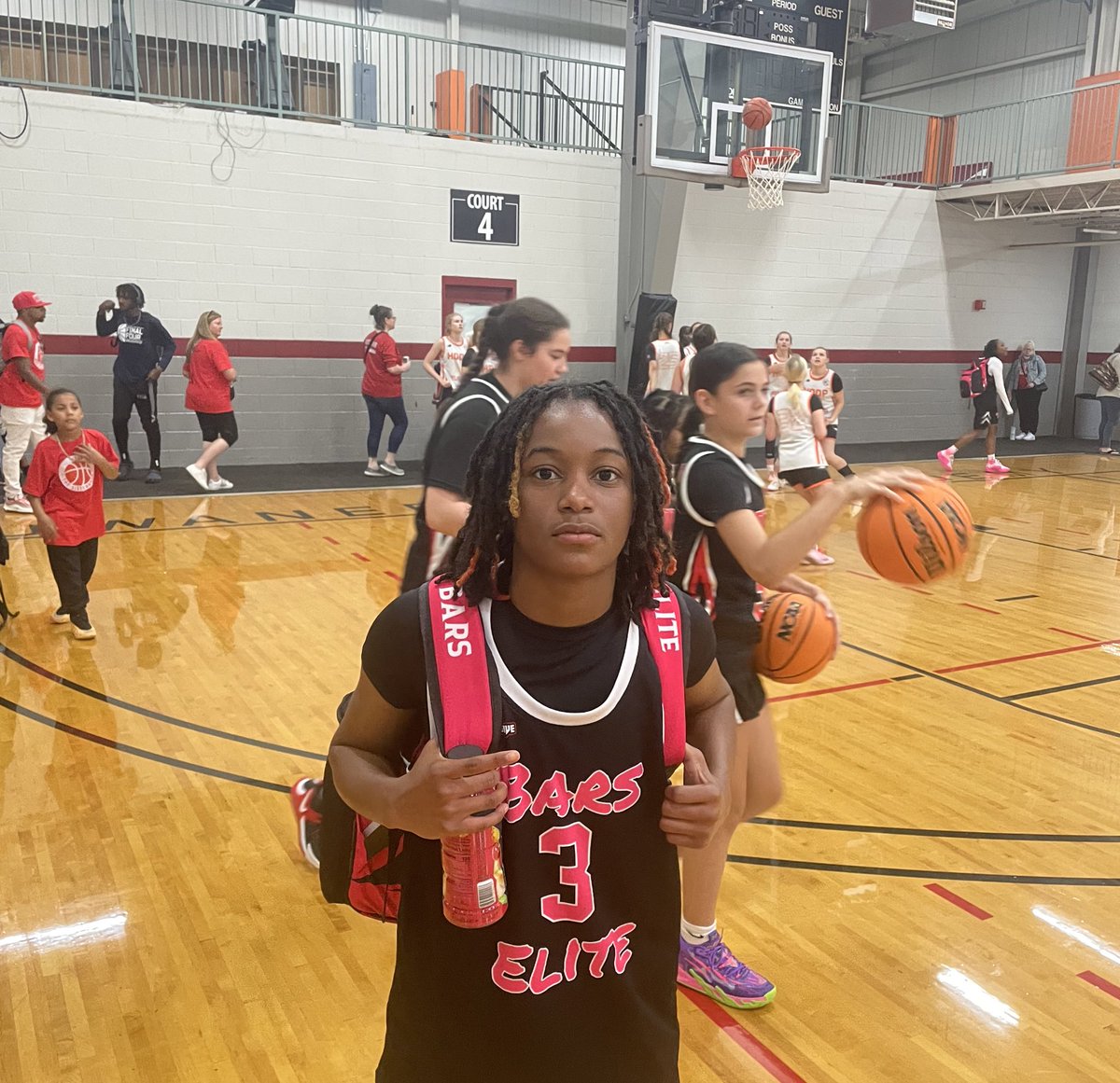 Zymirria Glanton led BARS Elite 17u to a 53-37 victory over Cam Sports. Glanton poured in 23 points knocking down 4 threes, as well as getting to the basket in time and time again.
