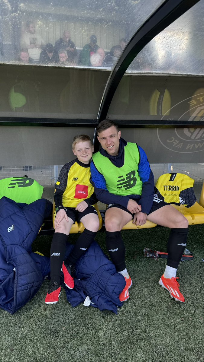 Absolutely amazing day @HarrogateTown.  Xander was mascot and had an amazing day.  Got his photo with his footballing hero @J_muldoon11 and went absolutely nuts when he scored! 🟡⚫️ #proudtobetown