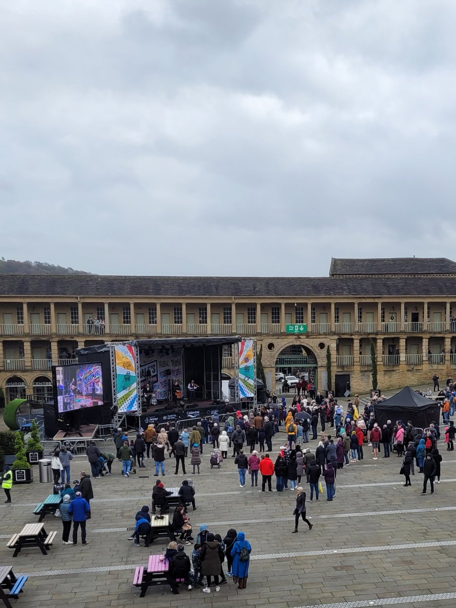 CultureDale is a-go! Enjoyed listening and dancing to Roger Davies and his Band <a href="/ThePieceHall/">The Piece Hall</a> at the launch today.
#culturedale #halifax #yorkshire