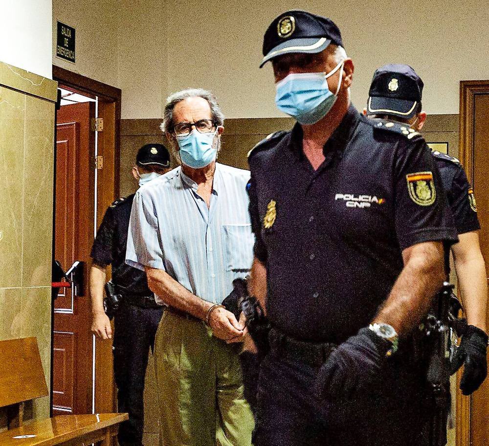 Esta foto es de una profunda tristeza. Que condenen a un hombre de 81 años por defender su casa, cuando un desalmado entro en ella con una motosierra para acabar con él, es de miserables. Mientras a otros los indultan y amnistían. Vergüenza de país, lamentable el jurado…