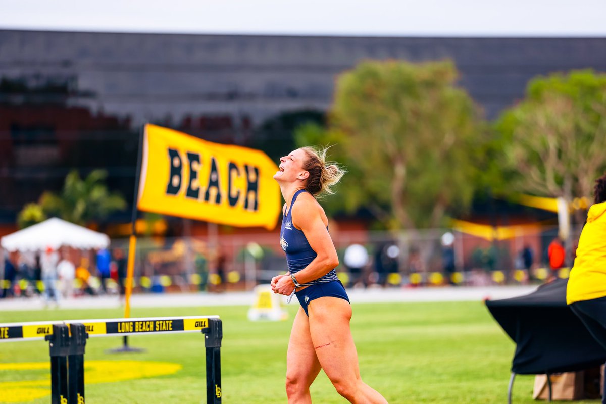 MSUBobcatsTFXC's tweet photo. Helena native Elena Carter turns in an eye-popping, wind-aided 13.48 to place fourth overall in the 100 meter hurdles at the Beach Invite! 🤙🛫

#GoCatsGo https://t.co/qOvn11WwYX