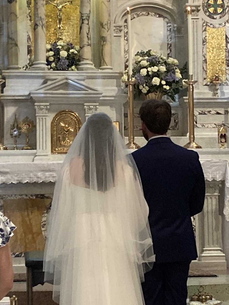 Overjoyed to celebrate the marriage of my dear friend, Erin and her husband, Nicholas. May God bless them with a lifetime of love, laugher and happiness! #Marriage #Catholic @drerinmargaret @FACTS_Fertility @kennylinafp @CathMedStudents @catholicmed