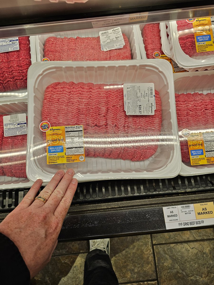 LstnHereBrother's tweet image. Who needs this much beef #5lbs