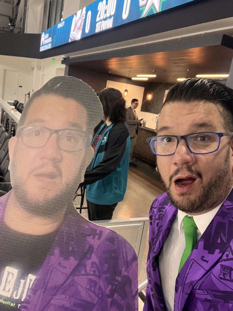 Fonsecashow's tweet photo. Look who I ran into at @techcuarena #sjbarracuda @sjbarracuda @sjbatterypack @sfgiants @sanjosesharks fans when you find it … please take a picture and share with hashtag #fonsecashow #sjbarracuda #gocudas #fonseca #fonsecashow #aaronfonseca_official #voiceofthegiants https://t.co/dmJkE4QVIU