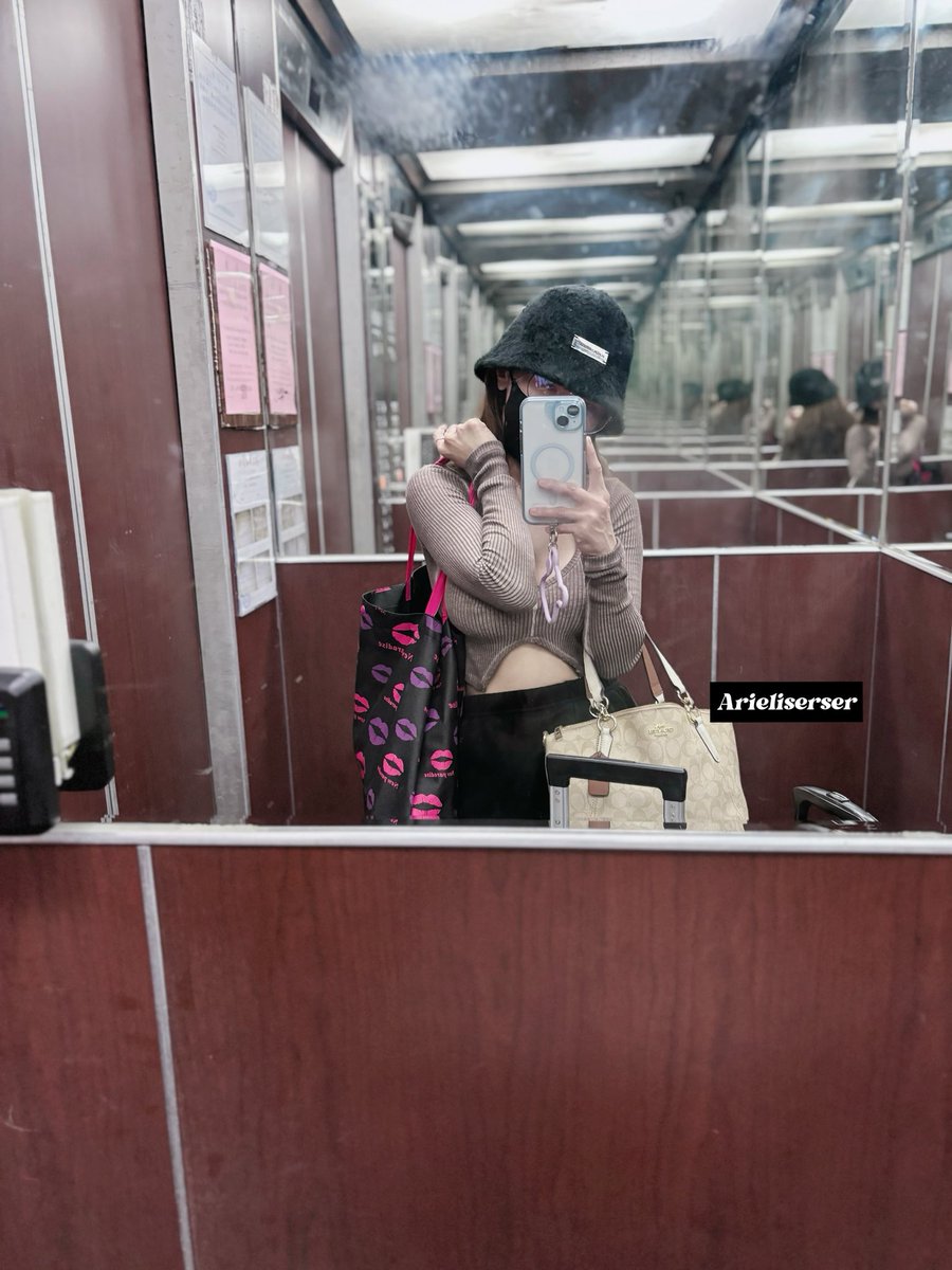 arieliserser's tweet photo. 這個時候上去找學長學習剪片
我會不會太拼了點😮‍💨
又要吃素食，
但是，每一次都有其他人肉添加物🕊️
不知道這次添加了什麼可口的元素🫣

#添加蛋白質植物肉棒 https://t.co/ARumcxtkFD