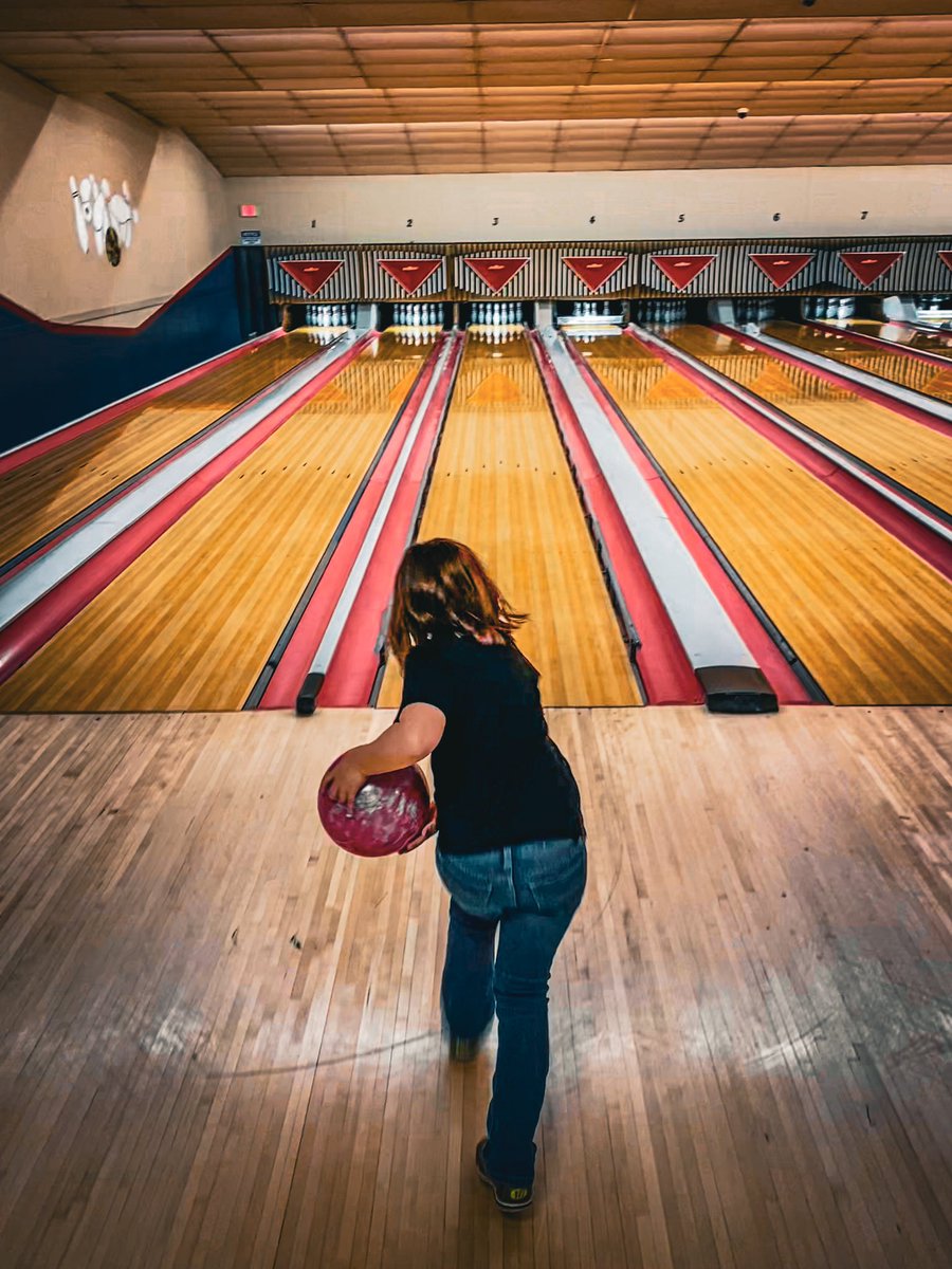 A little pre birthday bowling #beautifulevening #daughter #goodafternoon #juliaannamarie #photographycommunity #photographyfam #mygirl #mylove