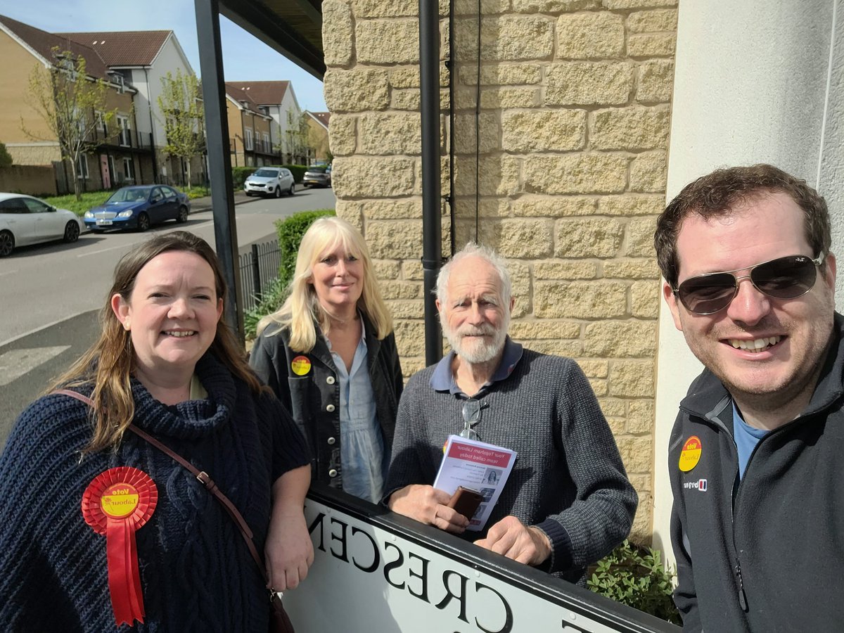 Topsham Labour team including the wonderful @Gemma_Rolstone out this morning talking to residents - good conversations and finally some decent weather!! ☀️🌹