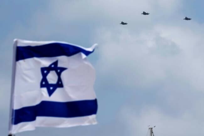 🔴 EN DIRECT L'armée israélienne dit oeuvrer avec les Etats-Unis à 'intercepter' les drones de l'Iran l.bfmtv.com/Ph76