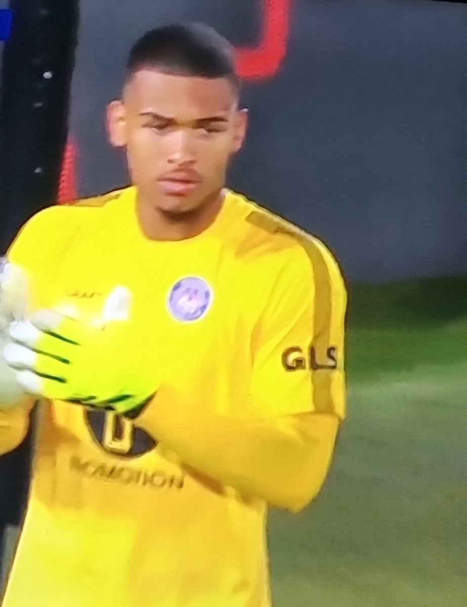 J'espère que le gardien de Toulouse aura droit à un Oscar en fin de saison parce que dis donc jamais vu un mec faire autant de cinéma il est pire que Neymar🤣🤣🤣
#SRFCTFC