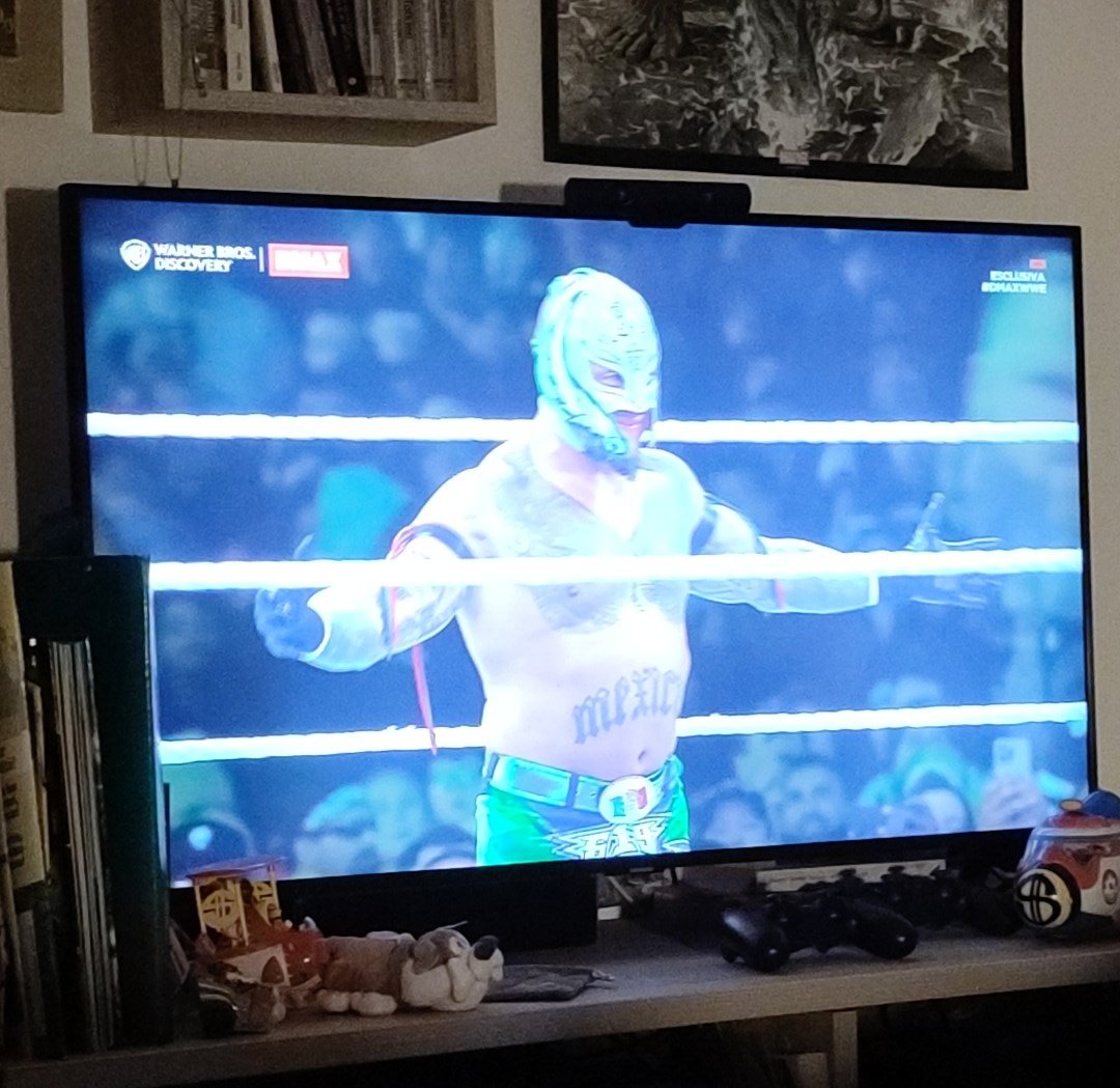 MiketheVast's tweet photo. Il primo amore non si scorda mai. 619 REY MYSTERIO!!! 💚 #DMaxWWE https://t.co/FehLSTs8R1