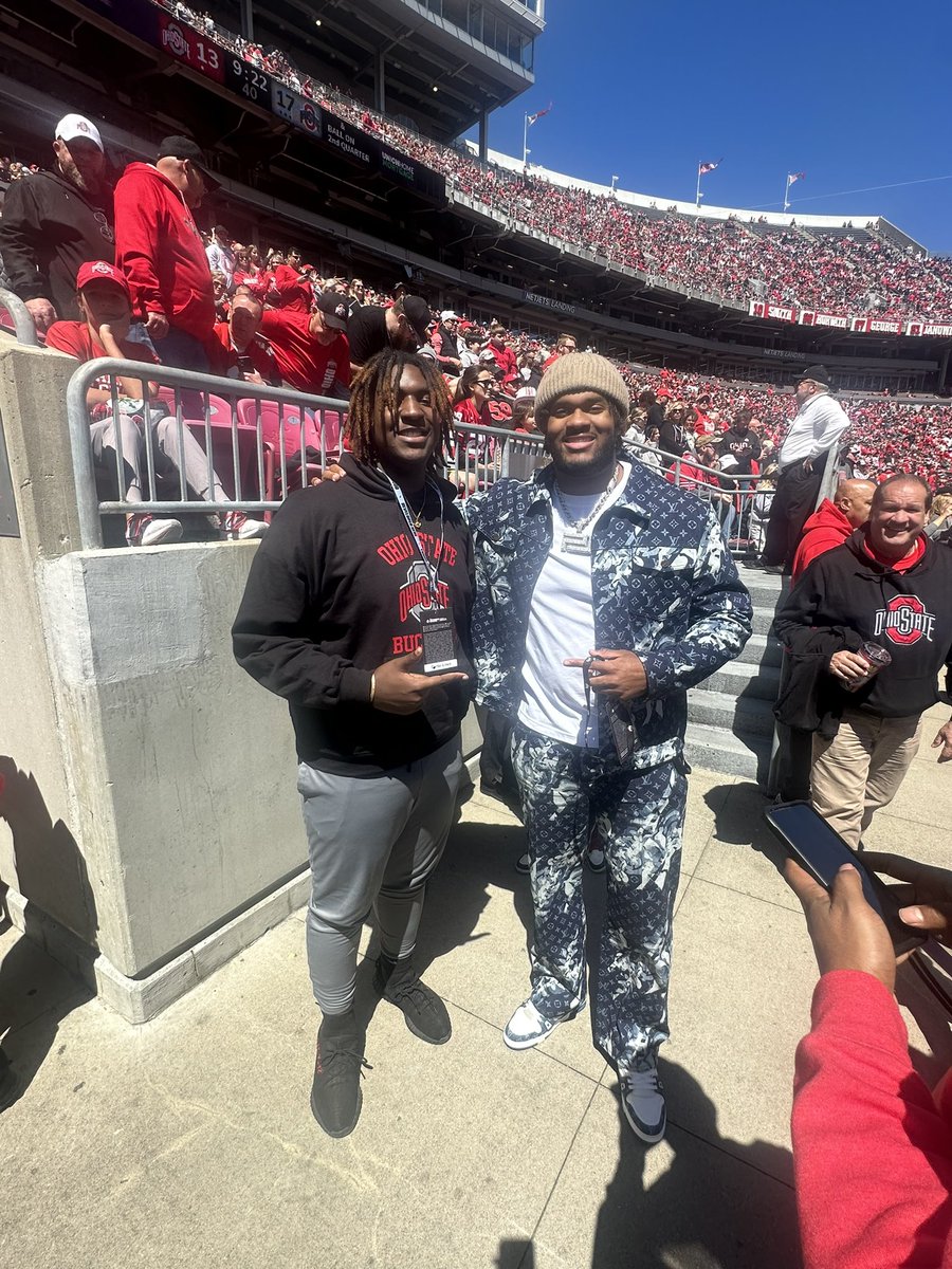 A lot of OSU vets in the house, thanks for taking a pic with my son, great game! @ParisJohnsonJr @big_carter72 #ohiostate #GoBucks #springgameonfox