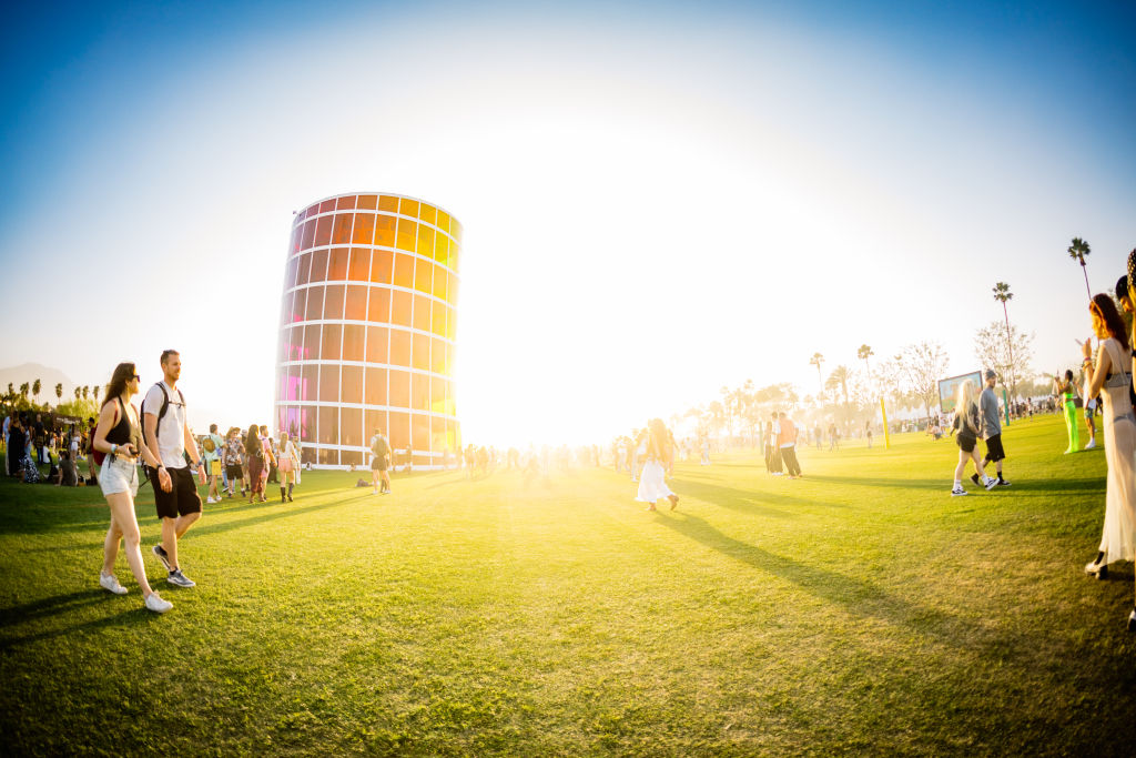 Ready for #Coachella Day 2 with @vampireweekend, @bleachersmusic, @sublime, @blurofficial & the return of @nodoubt! (📸 Matt Winkelmeyer/Getty Images)