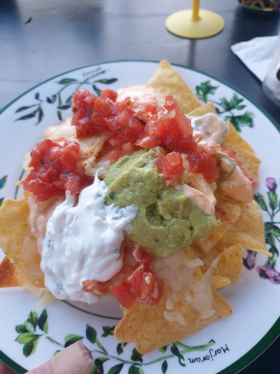 #Lavender gin & #nachos 

😊😋 

#VW #T4 #CampervanLife