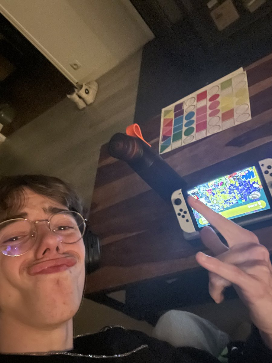 JaysorAwk's tweet image. 4-0 contre oyasumi
@Azurai_spl salut c’est draco
@Morphyy_0 salut c’est flopo
@MaskSplash_o salut c’est chainsaw
@JaysorAwk salut c’est billball