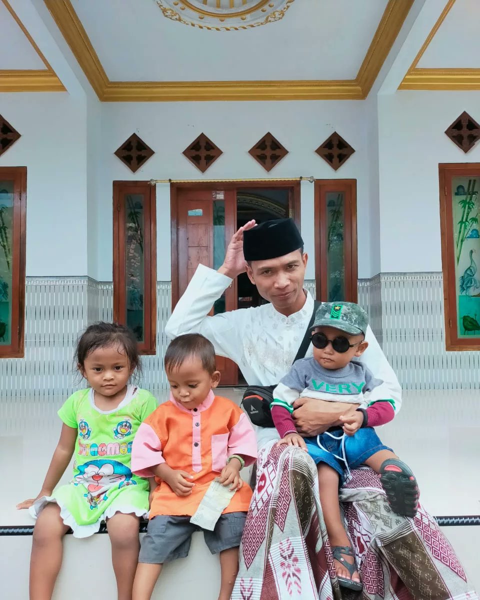 RizalSaLSa1's tweet photo. ama bocil-bocil . aid mubarak

Aira . Adib . Lukman https://t.co/HqkIUGWABU