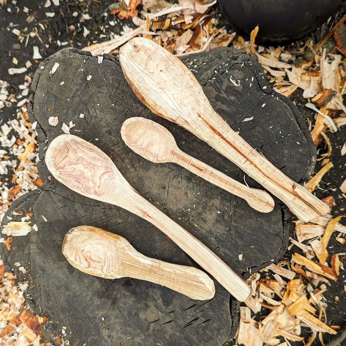 Happy Spoon Day!! A fabulous afternoon around the fire pit at @withinthewooduk We select wood and used axes, hatchets & knives to whittle our own spoons. Joe was a fountain of knowledge and skills, and a lovely chap to spend the afternoon with :-) #woodcraft #spoonwhittling