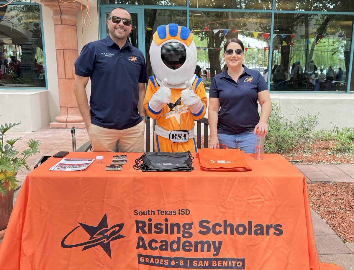 Representing @southtexasisdrs at the Harlingen Public Library #RocketPRIDE🚀