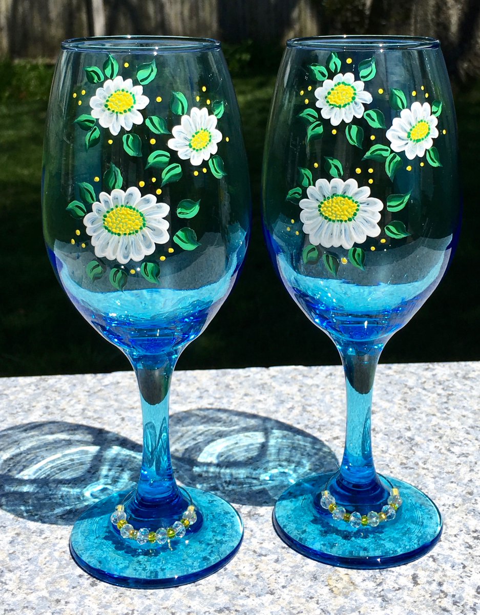 etsy.com/listing/597924… #wineglasses #flowerlover #giftsformom #SMILEtt23 #etsyshop #etsyhandmade