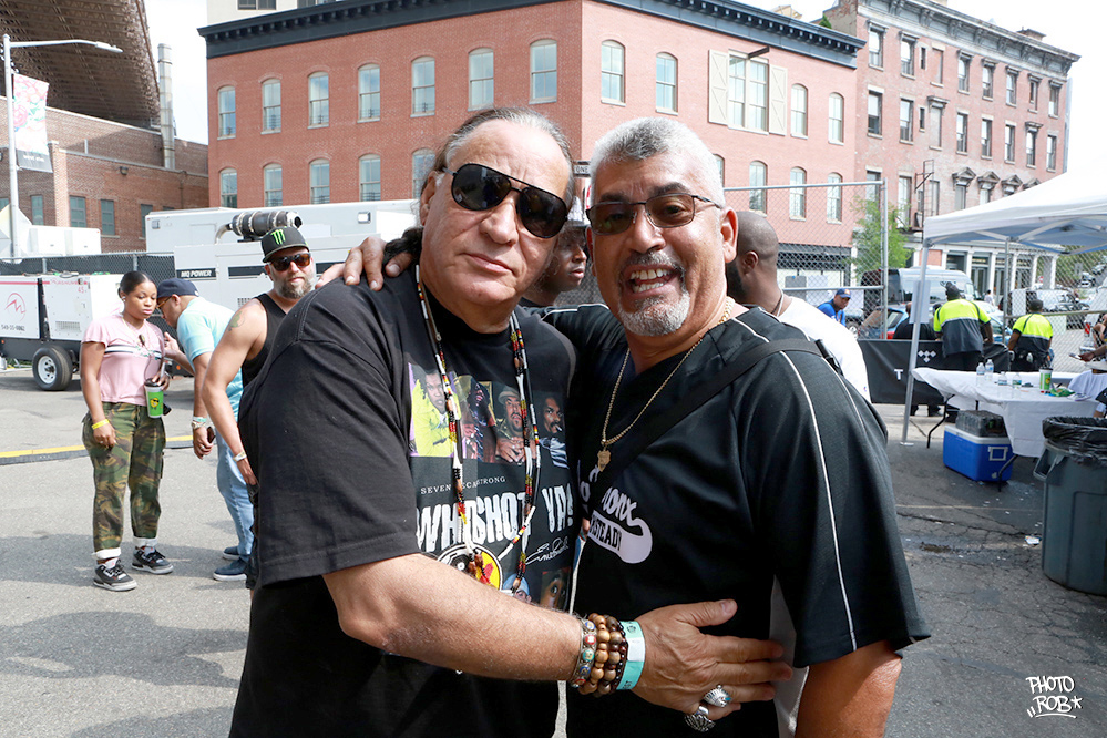 PhotoRob's tweet photo. Two of the best 2 bless silver halide.📸 @ErniePaniccioli @JoeConzo  #FLOWERS 👑👑 https://t.co/iiBAasZdv0