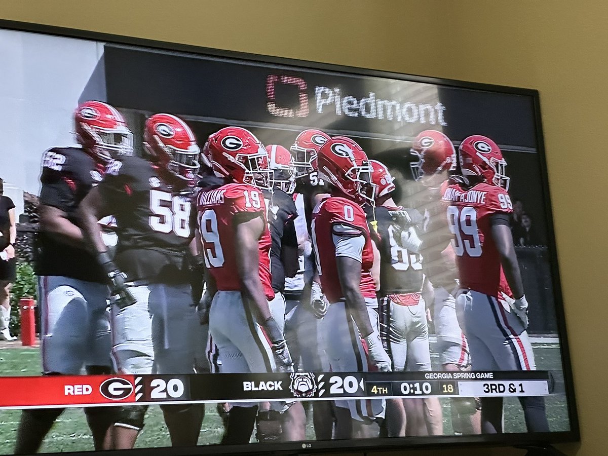 So cool to see our former @oakridgefb boys in their @UGAAthletics uniforms! Way to go, @JosephAjonye99 and @Justinwilliamz4!!!