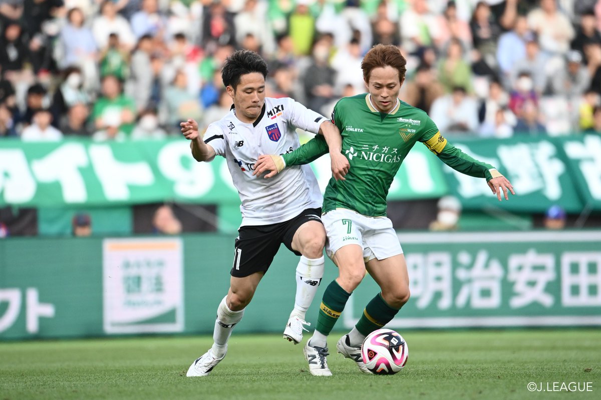 J_League_En's tweet photo. A simply unforgettable derby day in Tokyo ๐ผโฝ๏ธ #OnlyInJLEAGUE https://t.co/Xs2MpMGq0I