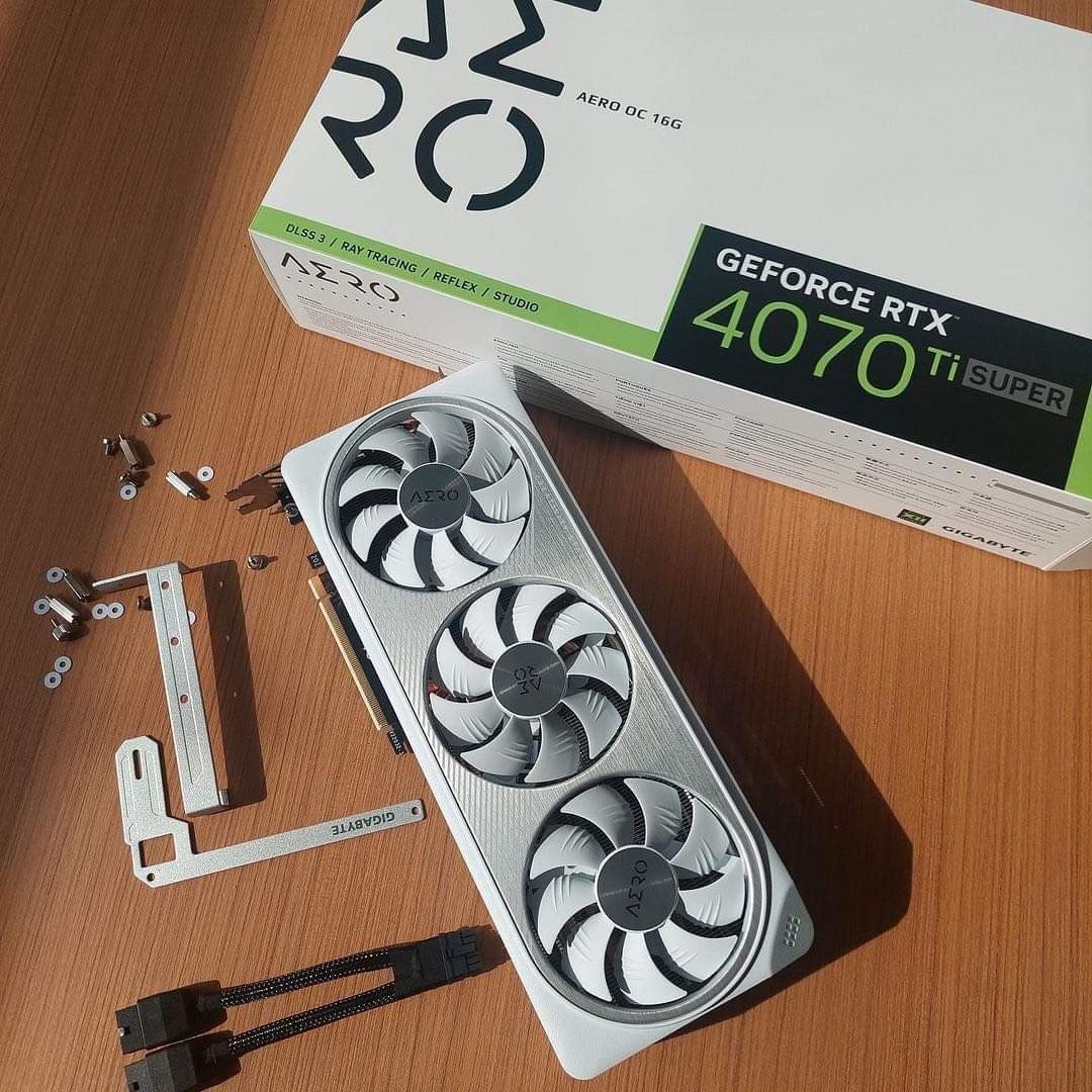 AORUS_ME's tweet photo. عيدية العيد😂😂
اخدت عيدية ايه 😂
#UpgradeYourLife #liquidcooling #liquidcooling #AORUS #UpgradeWithAORUS #PoweredByAORUS #TeamUpFightOn https://t.co/vlzhLXeeZQ