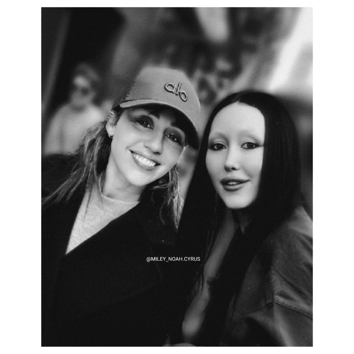 mileynoahcyrus2's tweet photo. #MileyCyrus 🖤 #NoahCyrus
#noahcyrusedit #mileycyrusedits #sisterscyrus #cyrus #cyrusfamily https://t.co/Q6SdjFYjki