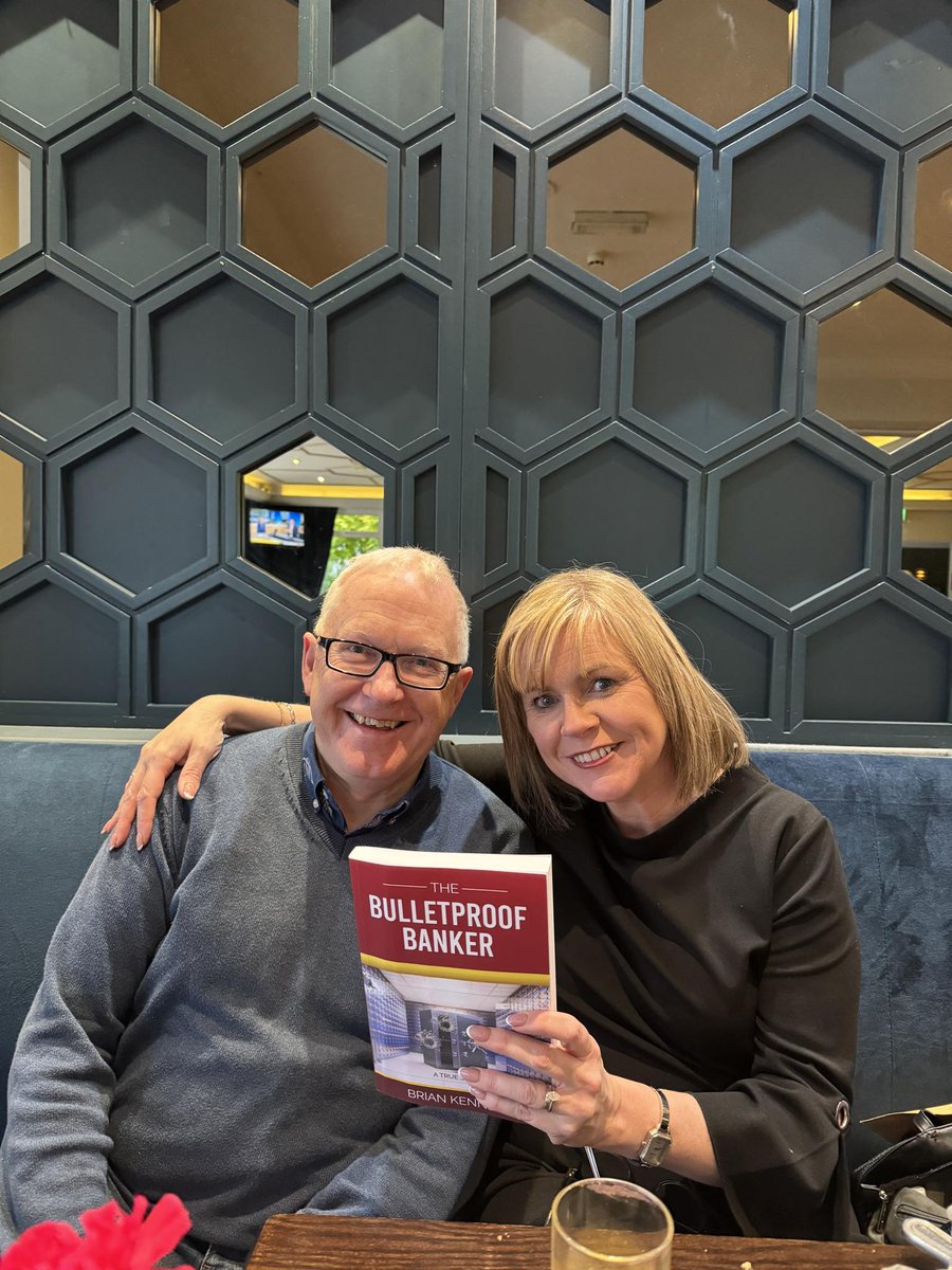 Great to catch up with my pal @Tweetinggoddess recently to celebrate my new book 'The Bulletproof Banker'. Book available on Amazon.de for delivery to Ireland or you local amazon.amazon.de/Brian-Kennedy/… #newbook #launch #socialmedia