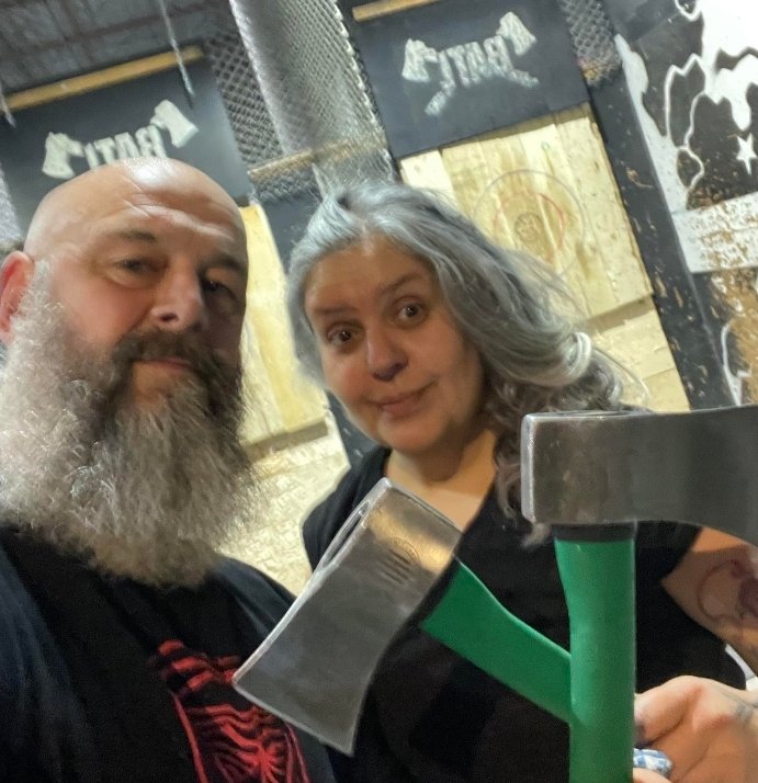 Axe throwing day with Effi!