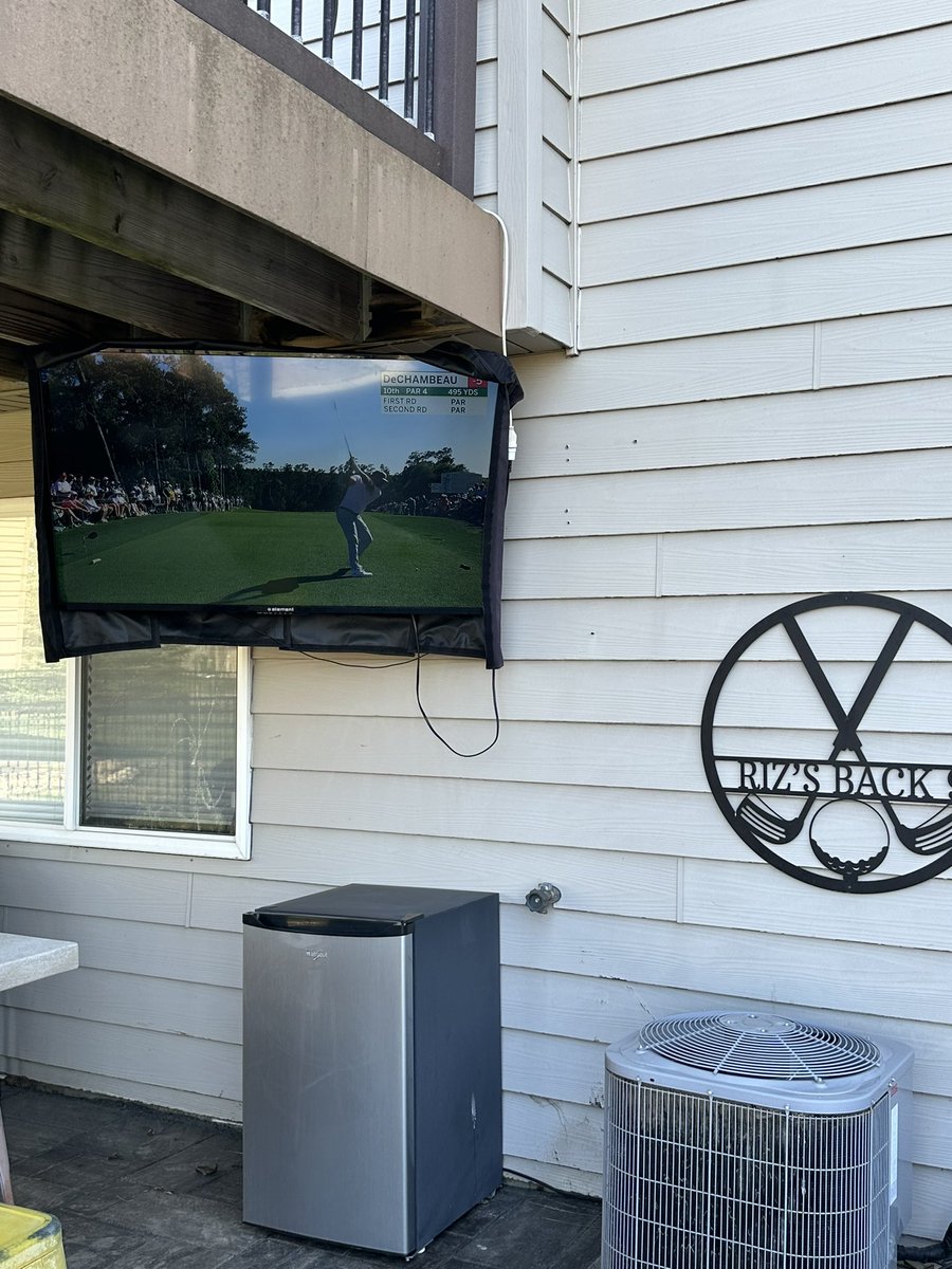 Nothing beats watching the Masters outside on a gorgeous Saturday afternoon! Let’s go Homa!🌞⛳️ #OutdoorViewing #MastersWeekend #MaxHoma