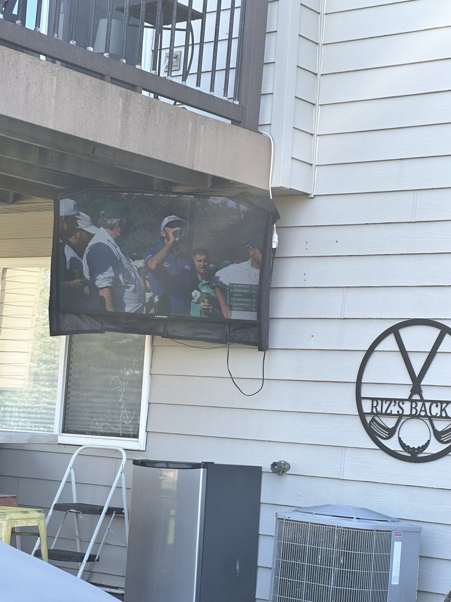 mickeyriz's tweet photo. Nothing beats watching the Masters outside on a gorgeous Saturday afternoon! Let’s go Homa!🌞⛳️ #OutdoorViewing #MastersWeekend #MaxHoma https://t.co/b5OAW5y3lX