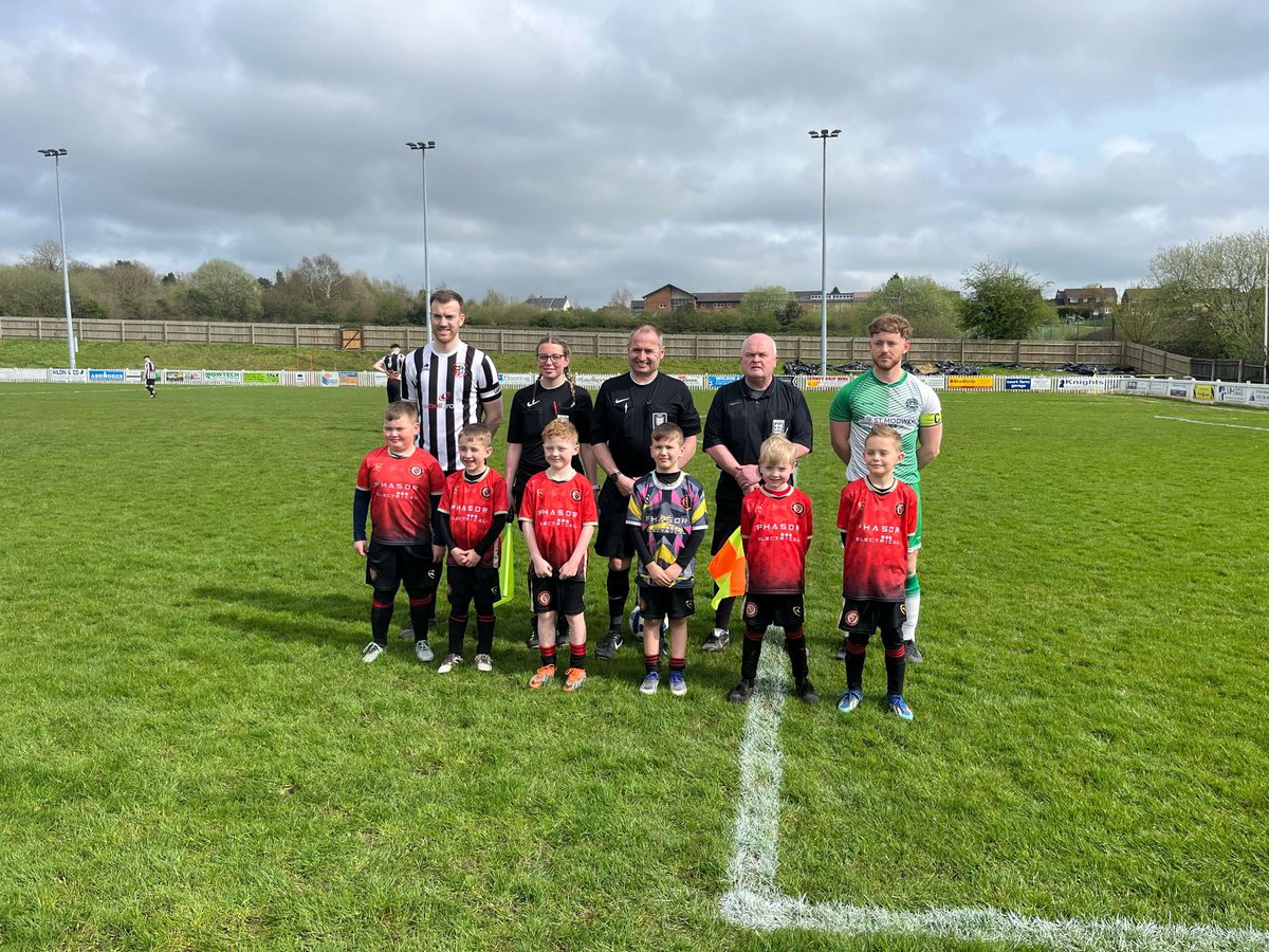 It was great to have the @HeolgerrigLions under 8’s back at the Causeway. Game mascots for Cinderford Town v Wantage Town. Lucky mascots too with a 2-0 win for Cinderford 👊 #under8s #nextgeneration #football #welshfootball #englishfootball