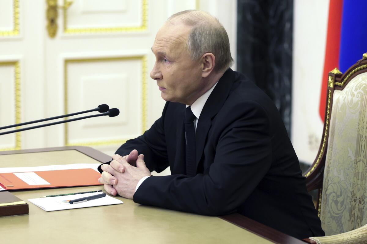 🔴#URGENTE Vladimir Putin:  "Si Estados Unidos realiza el más mínimo ataque en suelo iraní en apoyo a Israel, también entraremos en la batalla en apoyo a Irán".