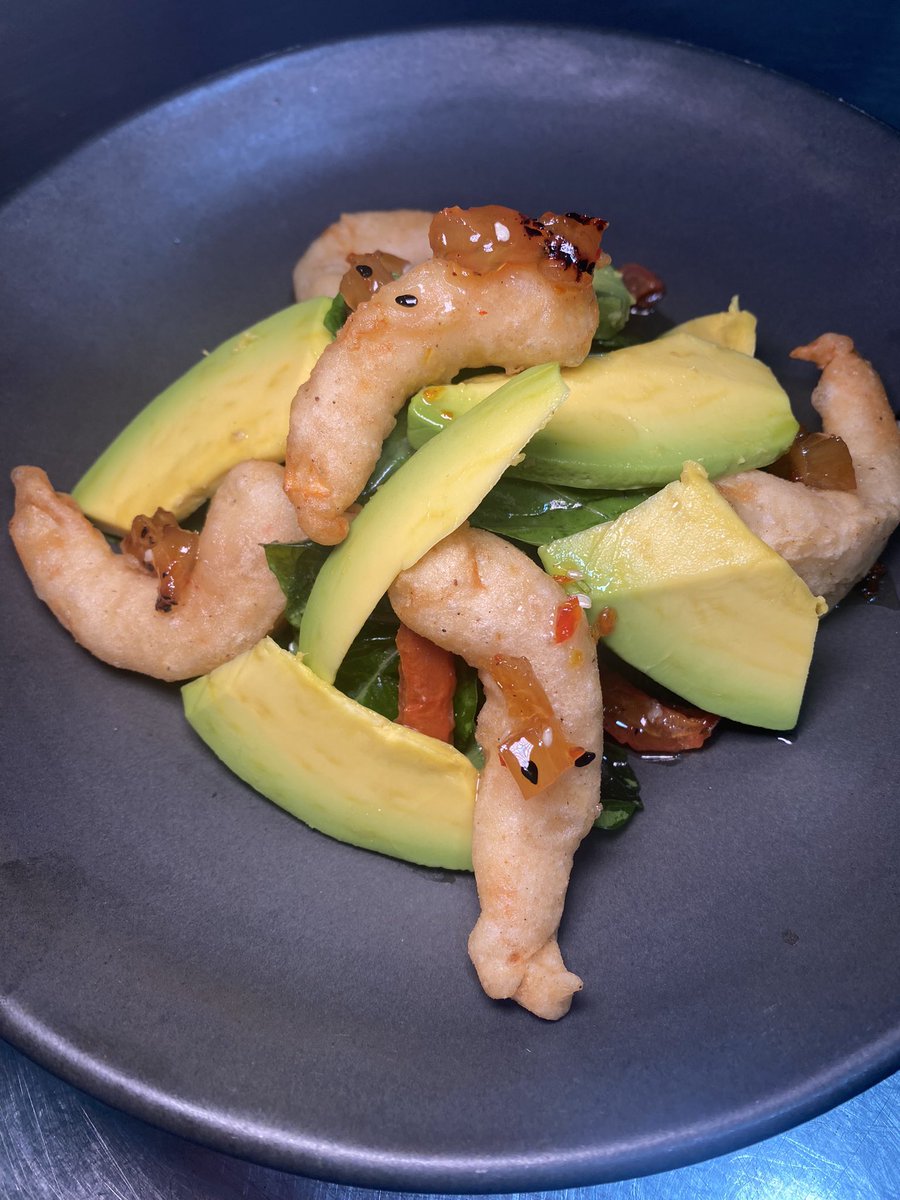 Te traemos nuestras ensalada de Camarones tempura con agridulce de piña, berros, aguacate y tomate cherry🤤 

Visítanos! En el Hatillo- Calle Miranda📍