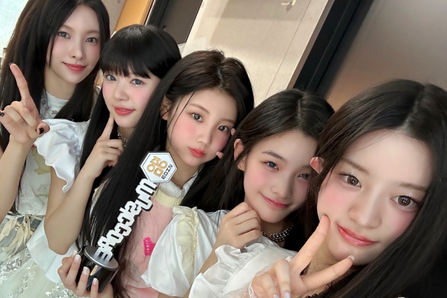 soompi's tweet photo. WATCH: #ILLIT Takes #Magnetic3rdWin On "Music Core"; Performances By #TXT, #KISSOFLIFE, And More
https://t.co/Avmuk3wLnB https://t.co/9weVGknSUJ