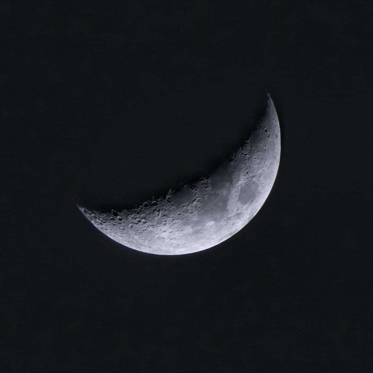 Insomnia and loneliness...
.
.

#buonanotte #luna #moonlight #sky #lunadeabril #moon #buenasnoches #dark  #goodnight #instagram #insomnia #photography  #instamoon  #night #lunacreciente #soledad #crescentmoon #moonmagic  #moonlovers #bonnenuit #instalove #solitude #loneliness