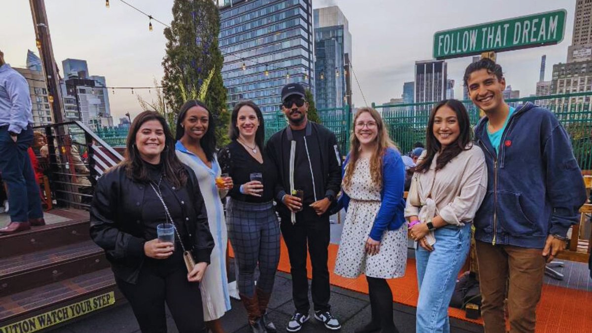 Recent graduates of @StJohnsU — Join us & fellow #SJUAlumni for a night of networking as we reunite during this year's #SJUReunion! 🎉 Don't miss this NYC rooftop celebration hosted by our GOLD alumni: bit.ly/SJUReunion 🗓️: Thurs. April 25 ⏰: 6 p.m. 📍: @cantinarooftop