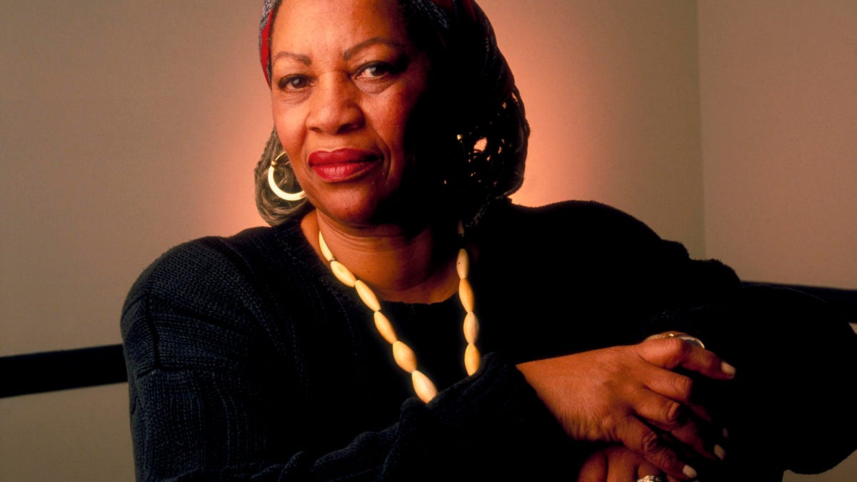 15 Inspirational Toni Morrison Quotes You Need to Hear Right Now dlvr.it/T5SxWw
