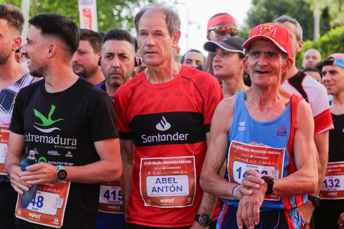 ayto_merida's tweet photo. 🏃‍♀️🏃‍♂️Unos 2500 atletas han participado, esta tarde, en la XVIII edición de la Media Maratón Mérida Patrimonio de la Humanidad organizada por @aapmerida que ha tenido como embajador al gran campeón Abel Antón #MMMérida2024 @GrupoCPHE https://t.co/UwU8vml3Ft