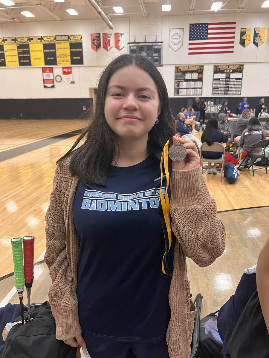 DGSBadminton's tweet photo. Congrats to our Varsity team for taking 3rd @ the Metea Valley Invite! These players played 7 games starting at 8 am! So proud of you all! Coach P owes you 🍦

Congrats to the following medalist:
🥉- NB @ 2nd Singles
🥈- Maleni @ 3rd Singles
🥈- Sakthi @ Charlotte at 2nd Doubles https://t.co/qE2rJgjyXb