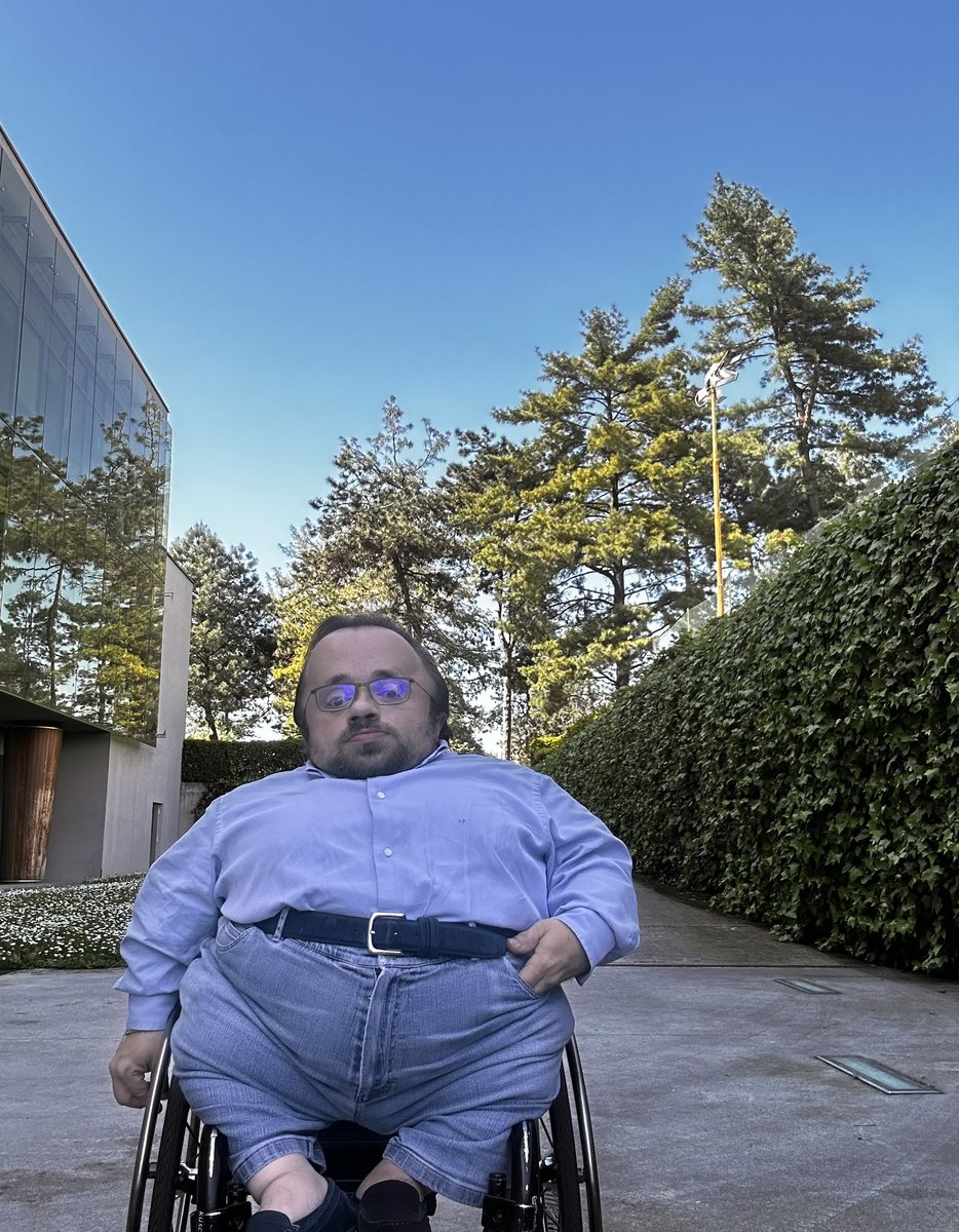 JoshuaPaveri's tweet photo. @Davide_demontis Onestamente sono un po’ “sorpreso” da tutto questo buonismo ed accettazione…. Come ha detto @1208abcdef se non fosse stato palestrato, ma goffo, in sovrappeso…. Credo (anzi ne sono certo…. Parlo per esperienza) che le reazioni e commenti sarebbero stati nettamente diversi https://t.co/Gi08cjH5fR